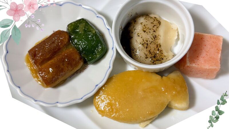 ムース食をお皿にきれいに盛り付けた写真