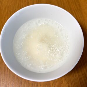 熱湯を注いだ直後・混ぜる前の状態