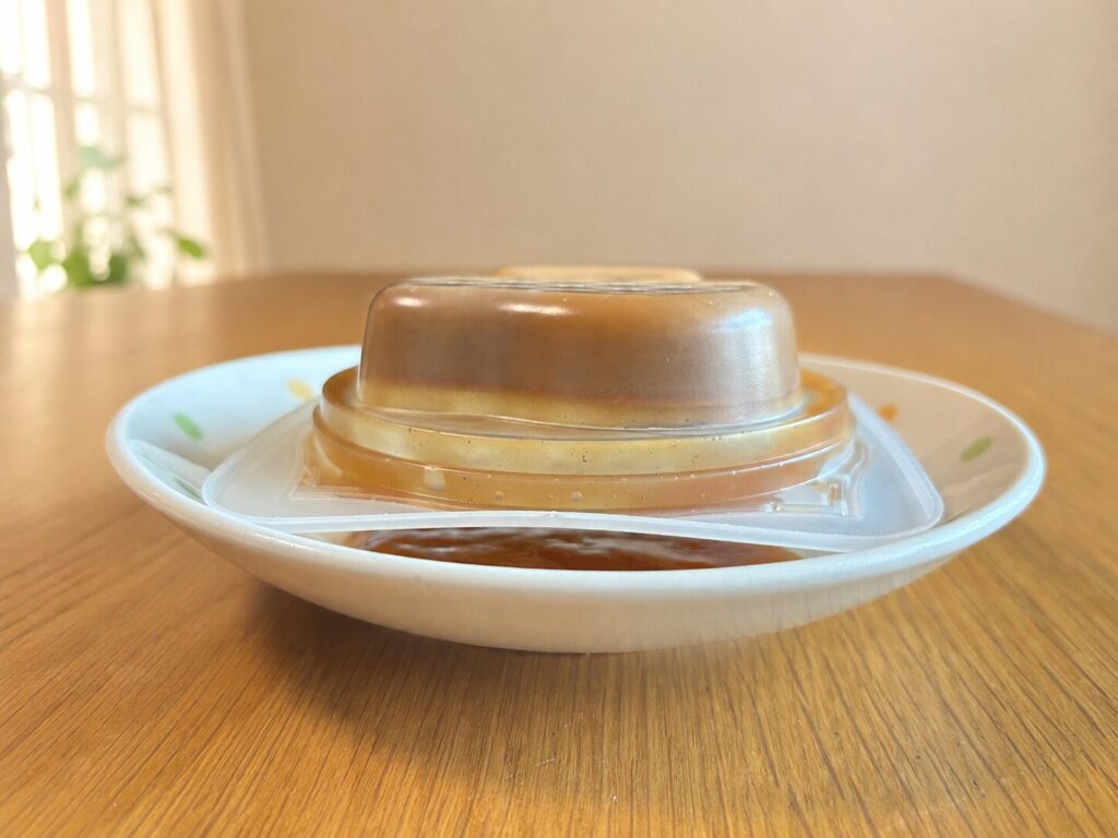 エバースマイル ビーフステーキをお皿と一緒にひっくり返している写真