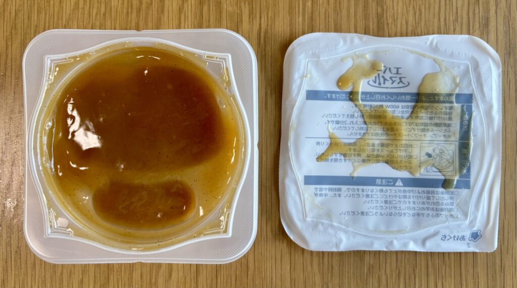 エバースマイル ビーフステーキのフタを取った状態。すでにステーキの形が整っている。