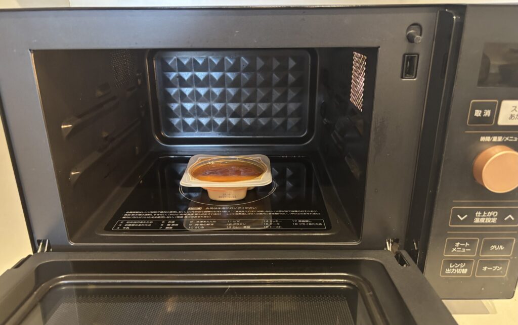 エバースマイル ビーフステーキを電子レンジに入れている写真