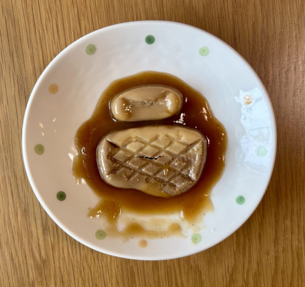 押しすぎて真ん中が崩れてしまったエバースマイル ビーフステーキの写真