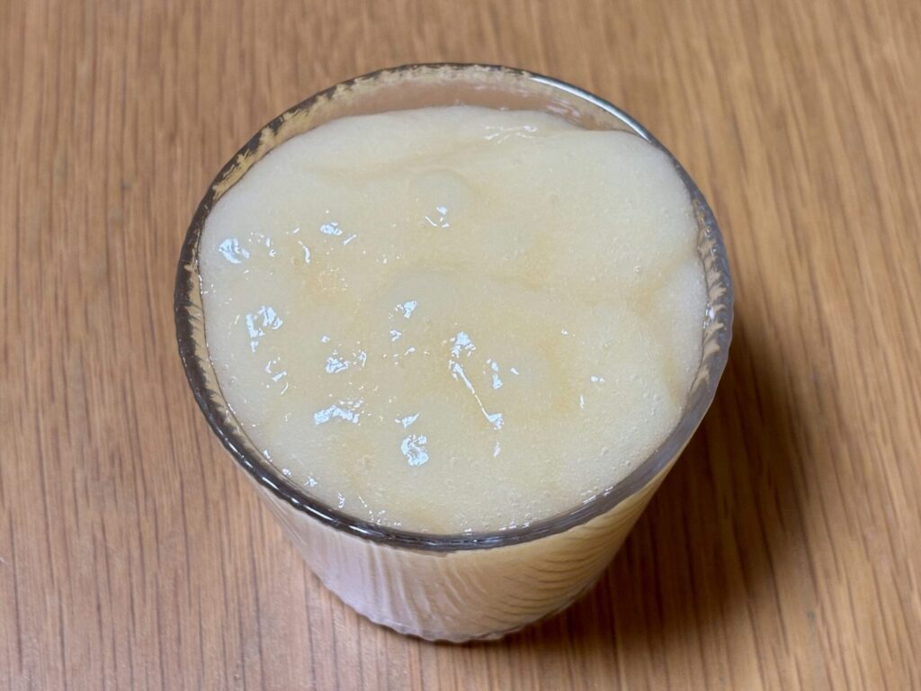 ミキサーゲル3gで作ったオレンジジュースのムース食。なめらかでツヤがあり、きれいに固まっている