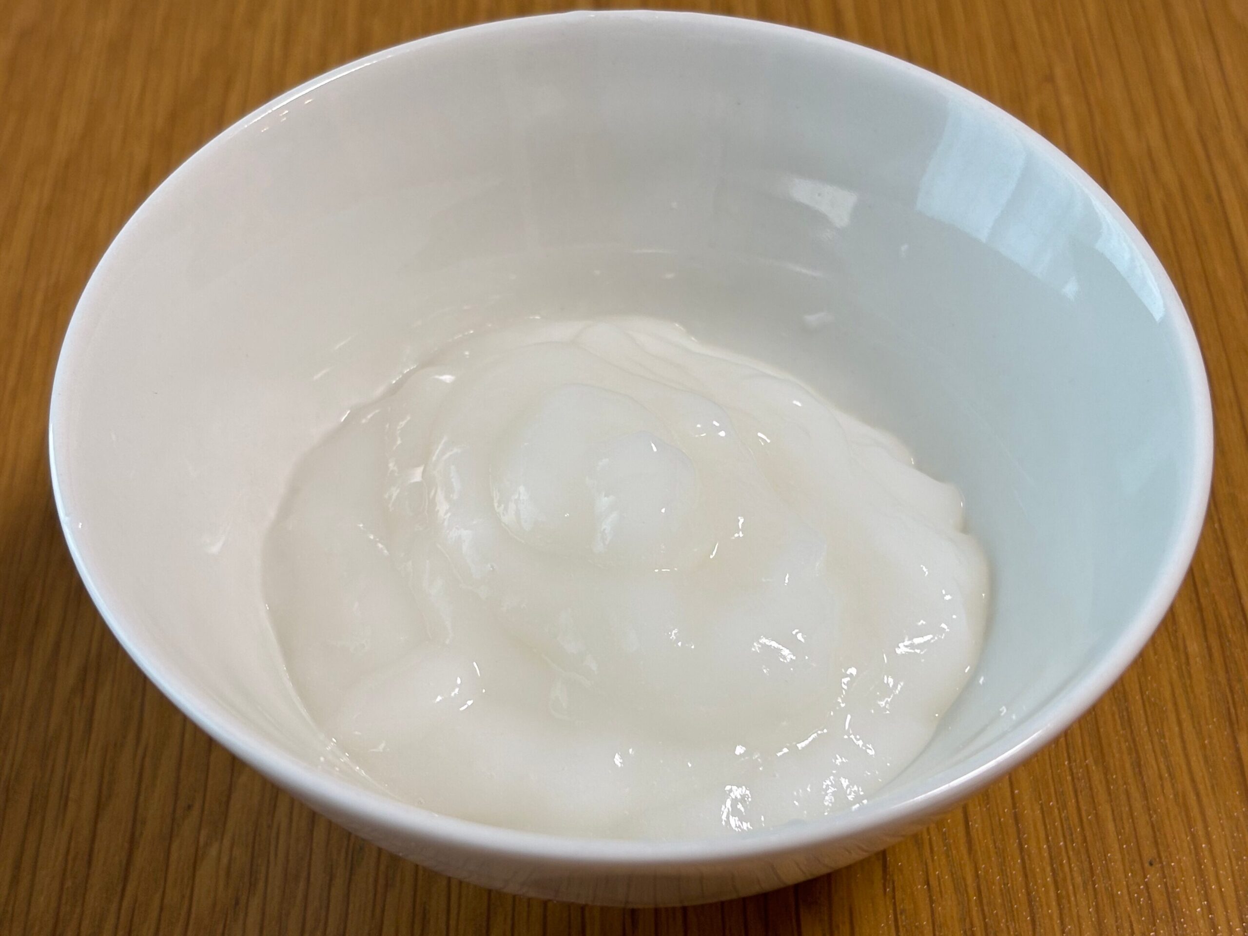 解凍して固め直したゼリー粥をお茶碗に盛り付けた写真