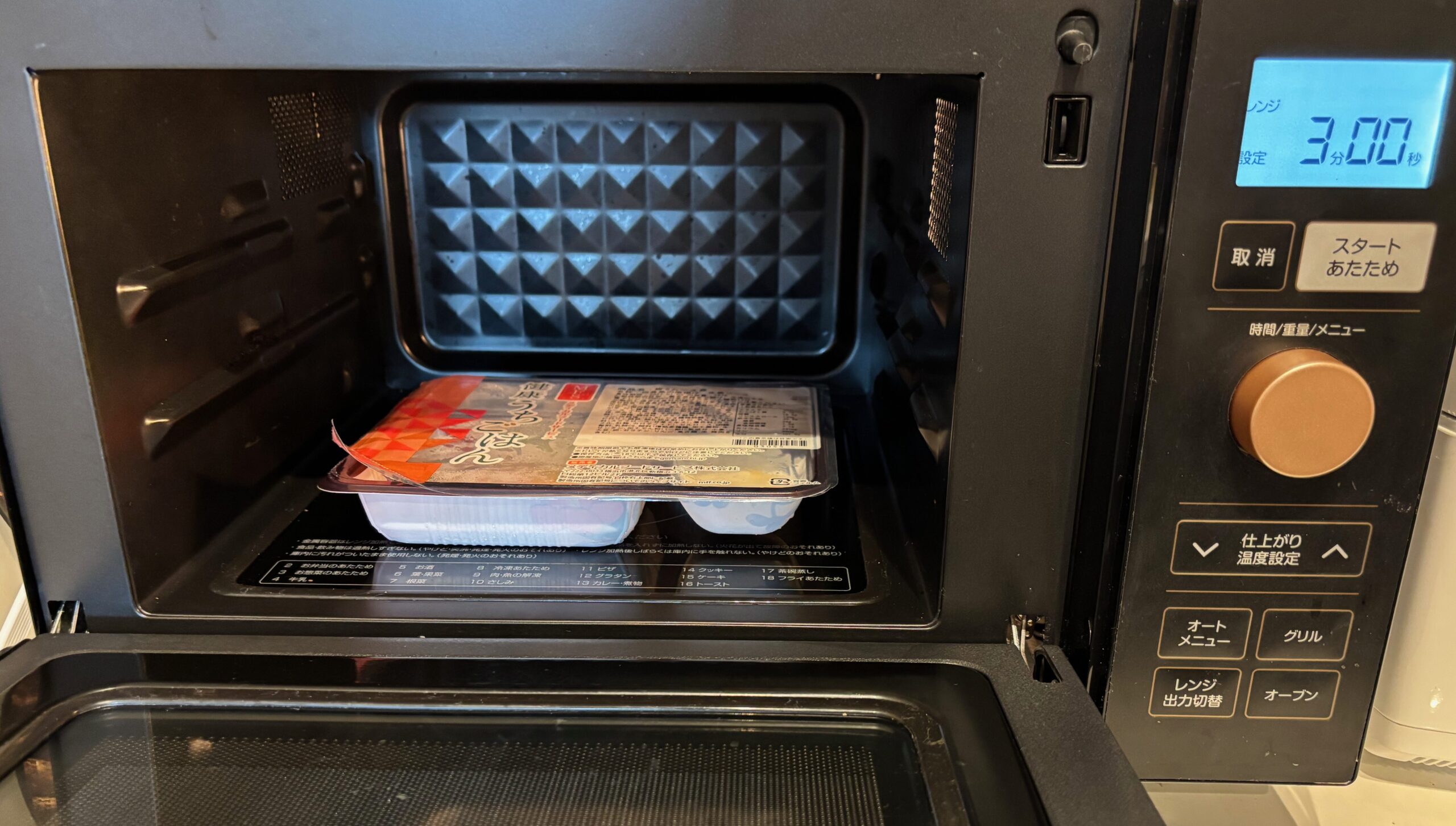 MFSのムース食を電子レンジに入れた様子