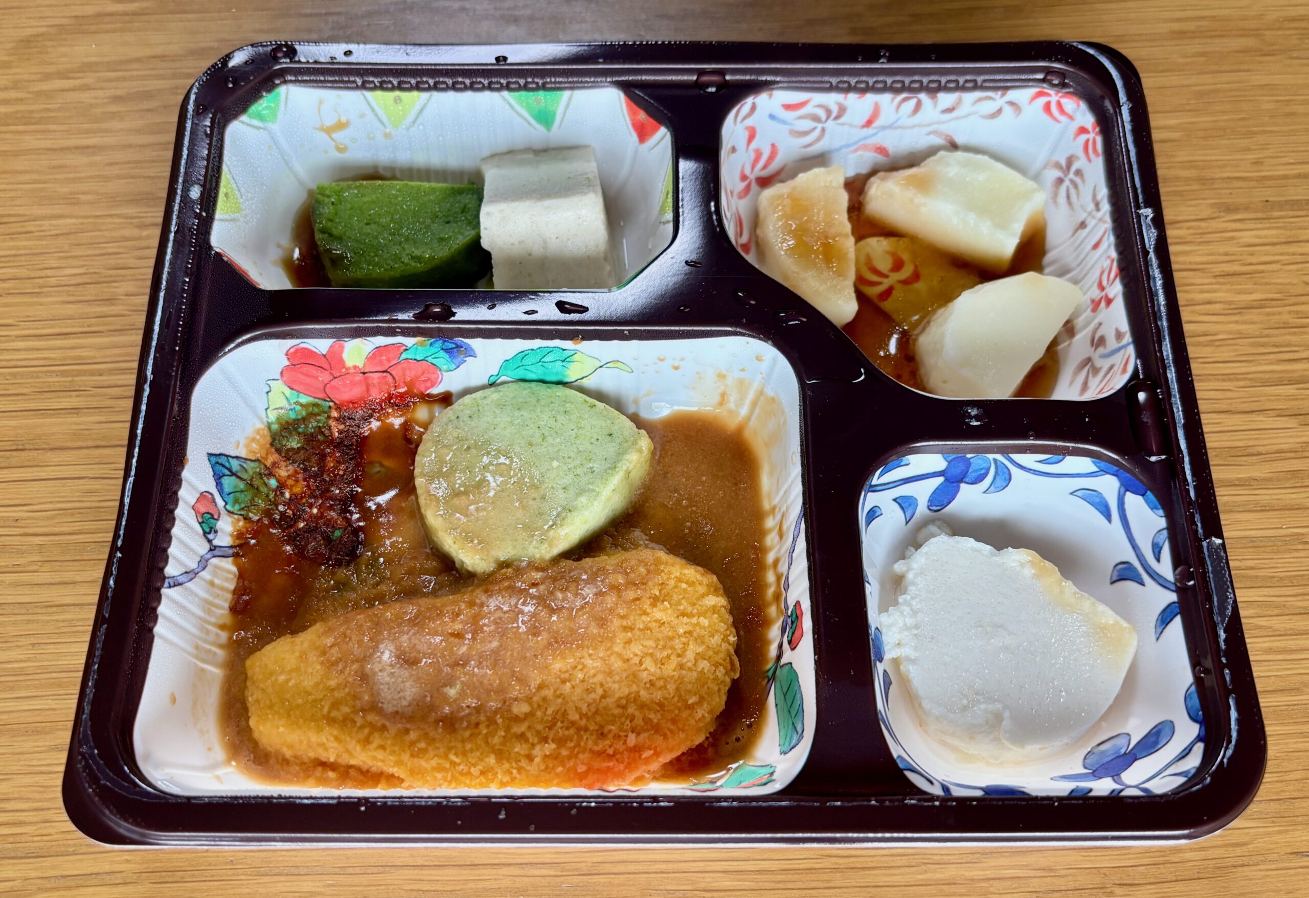 電子レンジで温めた直後のMFSムース食を斜めから撮った写真