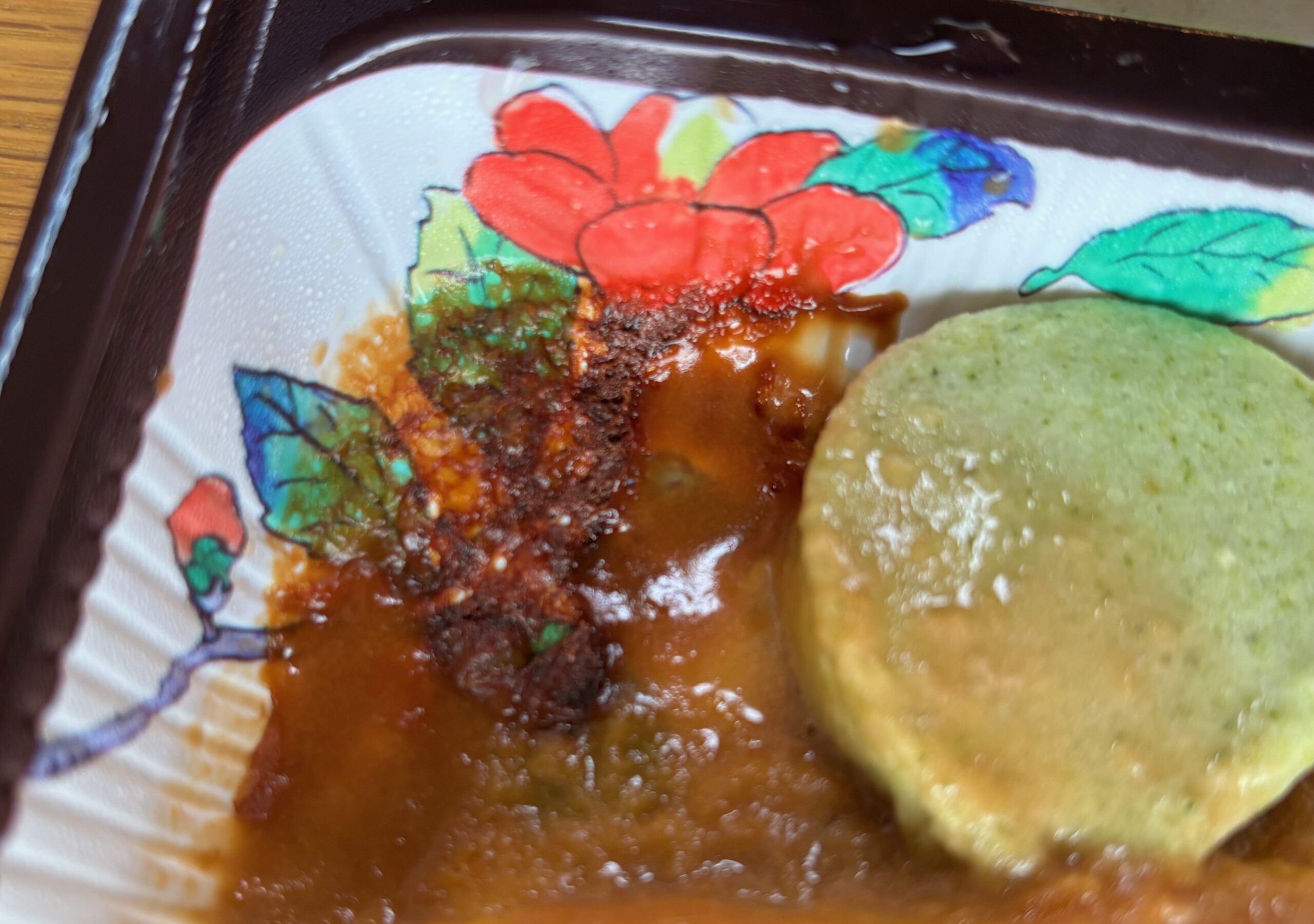 加熱しすぎてMFSムース食の端が少し焦げた箇所の写真