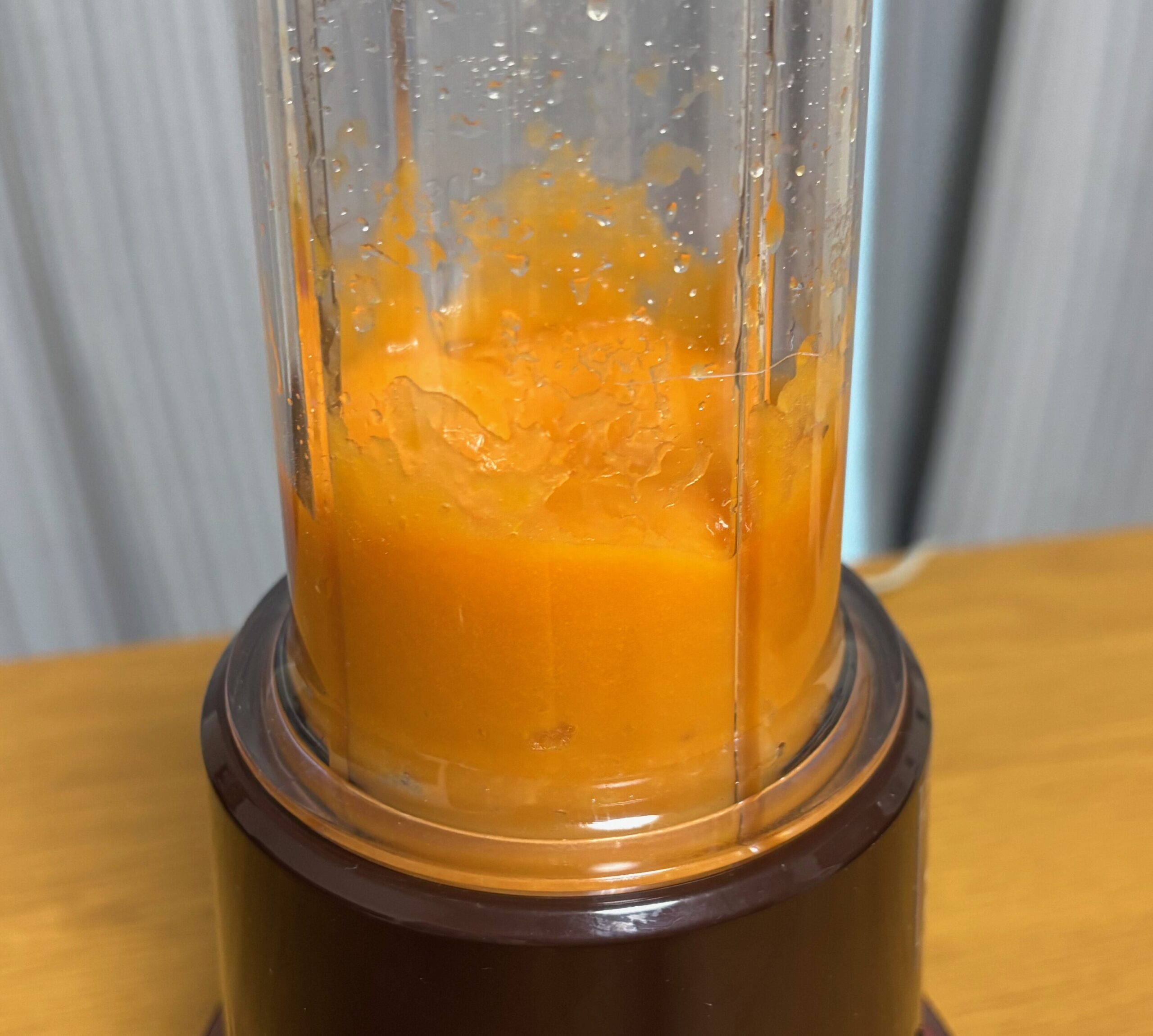 1分おいたあとのにんじん。少しとろみがついている