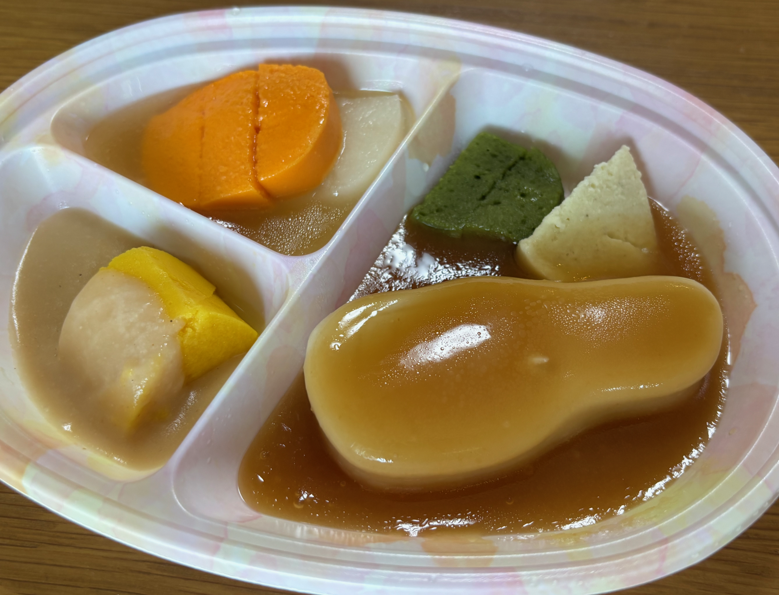 健康直球便のムース食を温めて袋から出した直後を上から撮った写真
